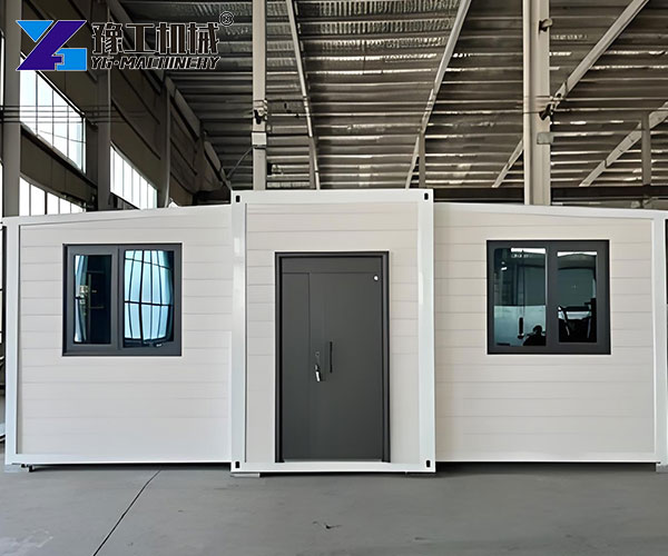 Mobile office expandable container