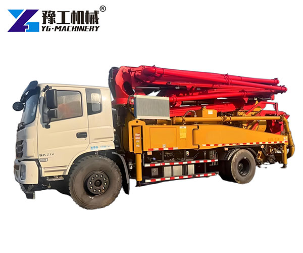 slab pouring with boom truck