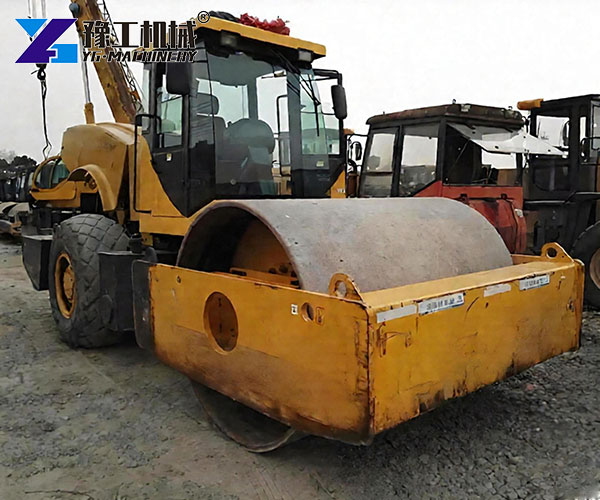 pavement compaction equipment