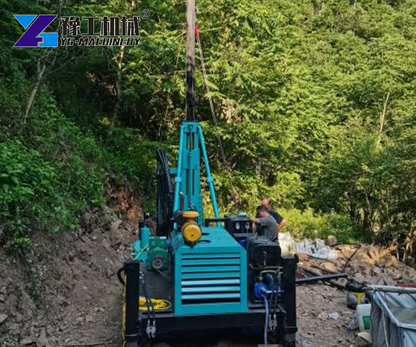 Hydraulic diamond drill rig drilling rock core sample